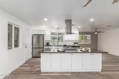 11010 W Sun City Boulevard, Sun City, AZ 85351 - Photo 4