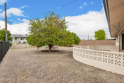 11010 W Sun City Boulevard, Sun City, AZ 85351 - Photo 26