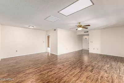 10439 W Kingswood Circle, Sun City, AZ 85351 - Photo 8