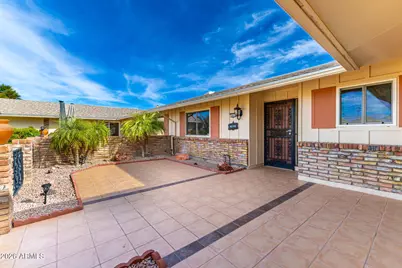 10439 W Kingswood Circle, Sun City, AZ 85351 - Photo 4