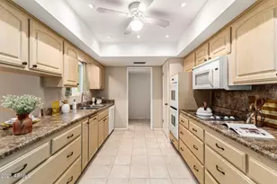 10439 W Kingswood Cir, Sun City, AZ 85351 - Photo 16