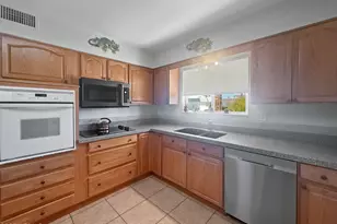 13828 N Whispering Lake Dr, Sun City, AZ 85351 - Photo 2