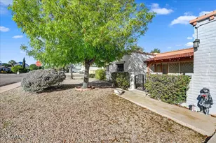 8402 E Stella Ln, Scottsdale, AZ 85250 - Photo 2