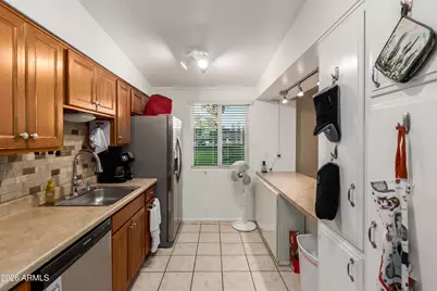 10409 W Peoria Avenue, Sun City, AZ 85351 - Photo 4