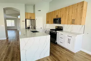 22008 N 66th Ln, Glendale, AZ 85310 - Photo 8