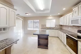 823 W Iris Dr, Gilbert, AZ 85233 - Photo 4