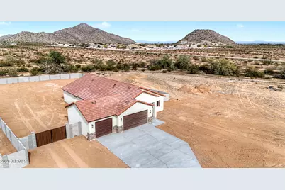 9786 W Appaloosa Trail, Casa Grande, AZ 85194 - Photo 2