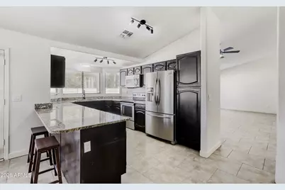 10942 W Citrus Grove Way, Avondale, AZ 85392 - Photo 4