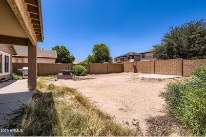 18182 W Desert Lane, Surprise, AZ 85388 - Photo 28