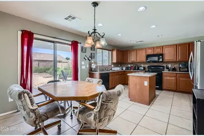 18182 W Desert Lane, Surprise, AZ 85388 - Photo 10