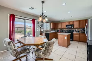 18182 W Desert Ln, Surprise, AZ 85388 - Photo 10