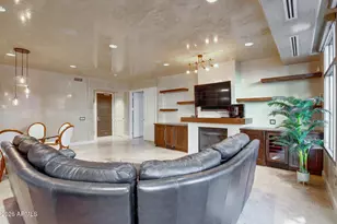 2211 E Camelback Rd, Phoenix, AZ 85016 - Photo 2