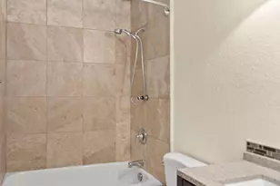 137 W Michelle Dr, Phoenix, AZ 85023 - Photo 8