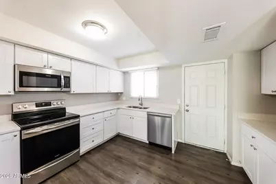 6218 W Wolf Street, Phoenix, AZ 85033 - Photo 4