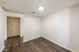 6218 W Wolf St, Phoenix, AZ 85033 - Photo 8