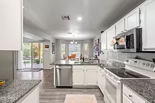 3154 E Wahalla Ln, Phoenix, AZ 85050 - Photo 14