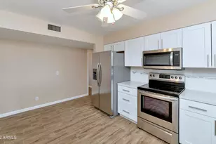 9916 W Kingswood Cir, Sun City, AZ 85351 - Photo 6