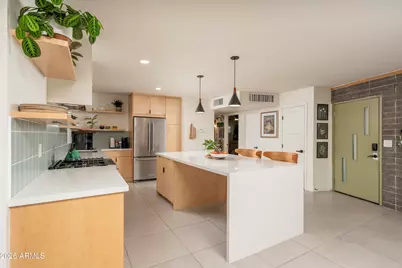 8049 N 10th Street, Phoenix, AZ 85020 - Photo 1