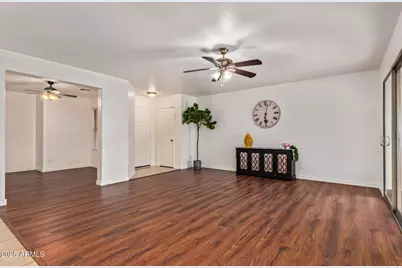 959 W Desert Hills Drive, San Tan Valley, AZ 85143 - Photo 8