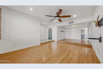 6233 W Desert Hills Drive, Glendale, AZ 85304 - Photo 6