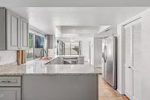 6233 W Desert Hills Dr, Glendale, AZ 85304 - Photo 14