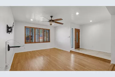 6233 W Desert Hills Drive, Glendale, AZ 85304 - Photo 8