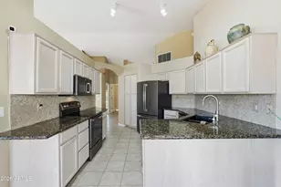 6329 S Sandtrap Dr, Gold Canyon, AZ 85118 - Photo 10