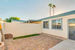 10030 W Royal Oak Rd, Sun City, AZ 85351 - Photo 8