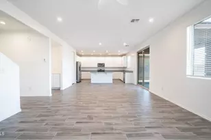 13370 W Eagle Feather Rd, Peoria, AZ 85383 - Photo 4
