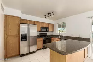 2526 E Vista Dr, Phoenix, AZ 85032 - Photo 12