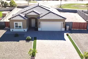 8480 W Mission Hills Dr, Arizona City, AZ 85123 - Photo 2