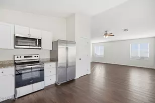 11340 W Hutton Dr, Surprise, AZ 85378 - Photo 10