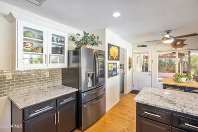 2638 E Desert Cove Avenue, Phoenix, AZ 85028 - Photo 8