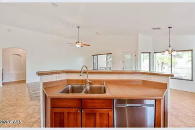 7809 S 20th Lane, Phoenix, AZ 85041 - Photo 16