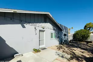 3720 W Mauna Loa Ln, Phoenix, AZ 85053 - Photo 2