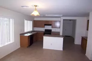 3217 W Pleasant Ln, Phoenix, AZ 85041 - Photo 4