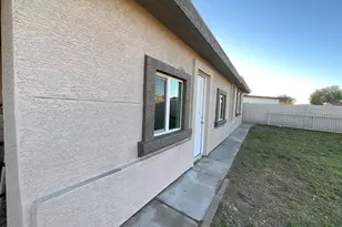 8052 W Pierson St, Phoenix, AZ 85033 - Photo 10