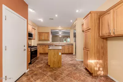 17102 W Saguaro Lane, Surprise, AZ 85388 - Photo 10