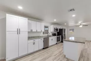 7226 W Sunnyslope Ln, Peoria, AZ 85345 - Photo 2