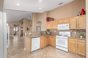 17460 W Rock Wren Ct, Goodyear, AZ 85338 - Photo 16