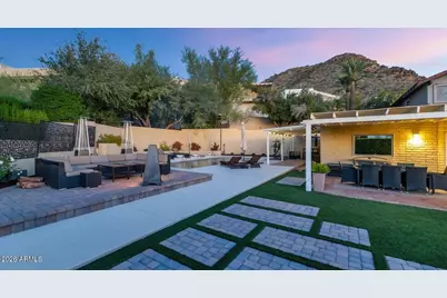 2260 E Palmaire Avenue, Phoenix, AZ 85020 - Photo 2