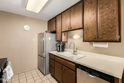 5525 E Thomas Road #O8, Phoenix, AZ 85018 - Photo 12