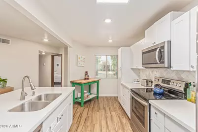 10902 W Topaz Drive, Sun City, AZ 85351 - Photo 14