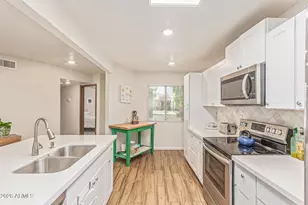 10902 W Topaz Dr, Sun City, AZ 85351 - Photo 14