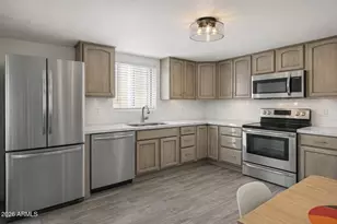 6512 N 12th Wy, Phoenix, AZ 85014 - Photo 4