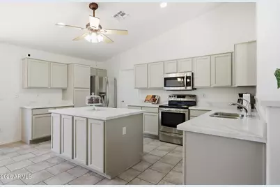 15688 W Saguaro Lane, Surprise, AZ 85374 - Photo 10