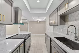 7557 N Dreamy Draw Dr, Phoenix, AZ 85020 - Photo 10