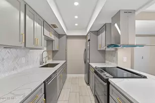 7557 N Dreamy Draw Dr, Phoenix, AZ 85020 - Photo 8