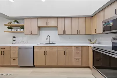 3243 N 38th Street #12, Phoenix, AZ 85018 - Photo 2