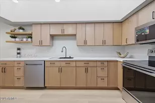 3243 N 38th St, Phoenix, AZ 85018 - Photo 2